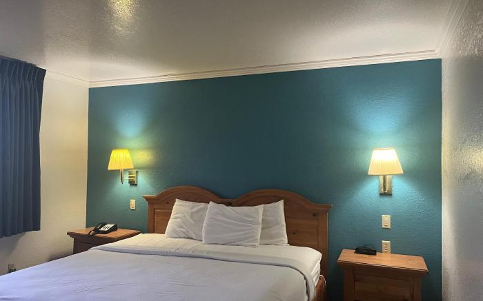 Motel 6 Portland, IN