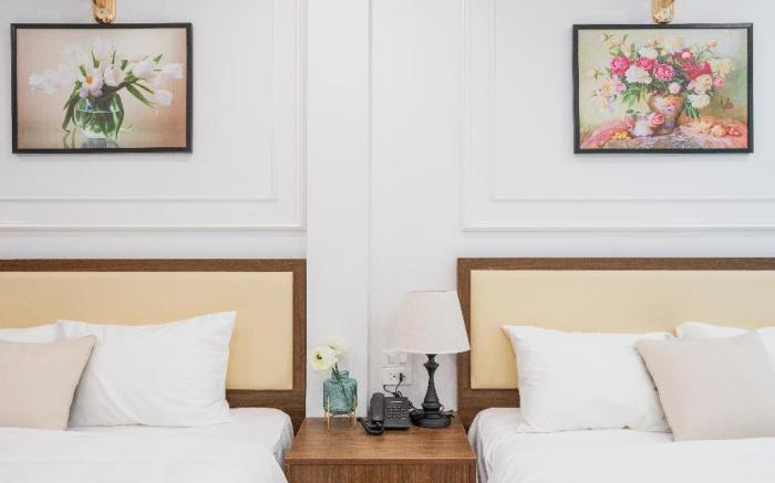 Charming Moon Hotel
