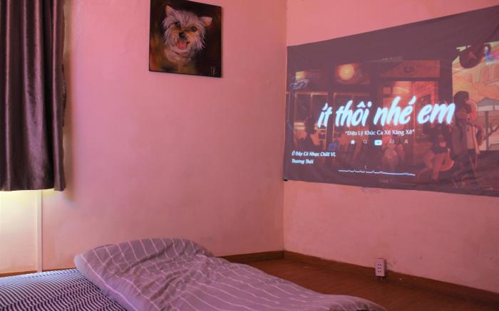 Phòng nghỉ máy chiếu, ấm cúng (projector, view)