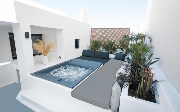 Villa Rosaviglia Oia with Hot Tub