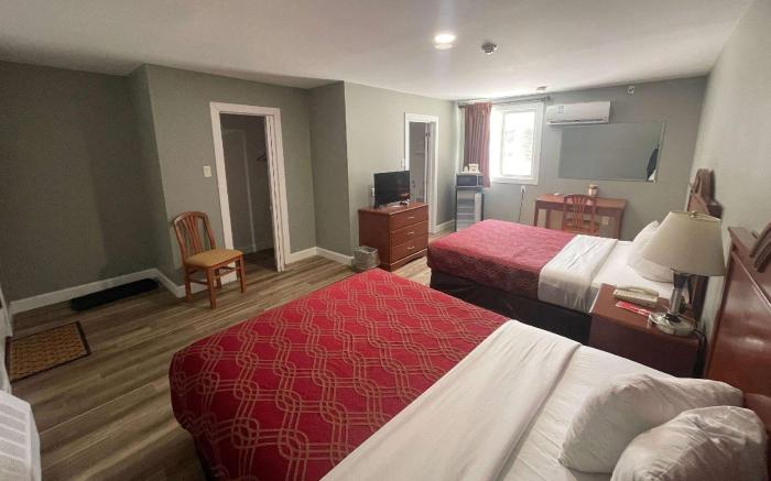 Super 8 by Wyndham Pembroke