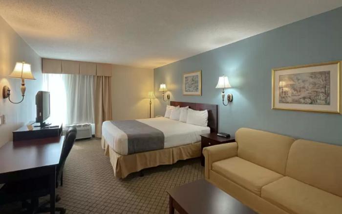 Clarion Pointe-Dillard near Blue Ridge Mountains