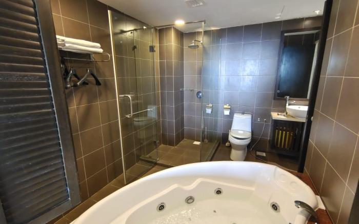 Sunset View Honeymoon Suite at Gold Coast Morib