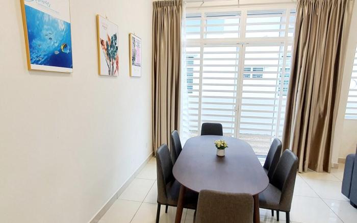 CHEERFUL 4-BED ROOM BUNGALOW 10PAX@ALMA NEAR JUSCO