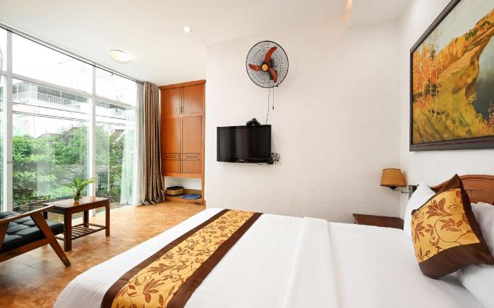 Queen Hotel Saigon Airport