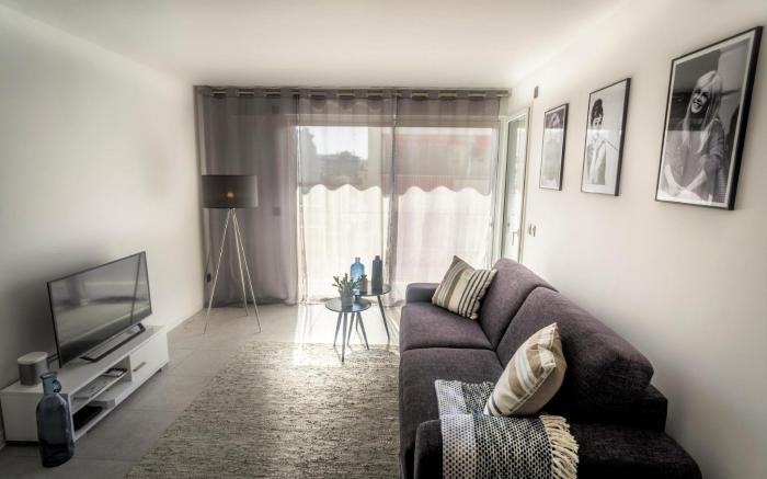 Modern 1 Bed apartment in prestigous area of Cannes a short walk to the Croisette and the Palais - 1