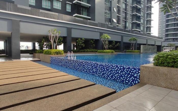 Bukit Rimau Instagrammable Pool View Apartment