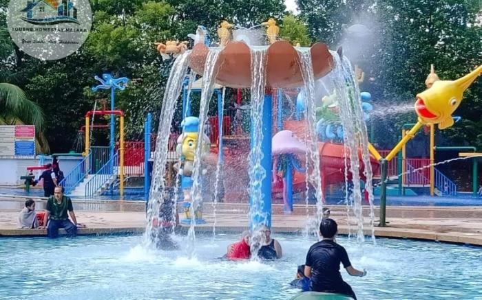 JACUZZI FREE WiFi Waterpark Super King Bed Resort