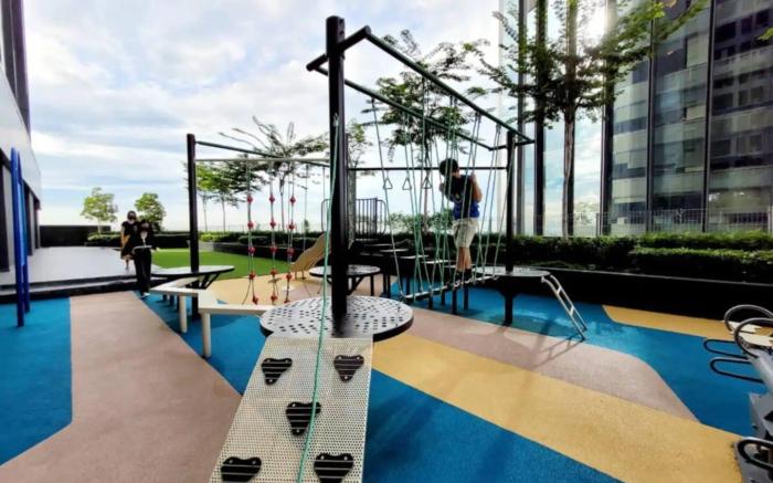 Sky pool 4 star hotel grade stay in i-City 1