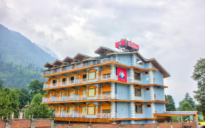 The Husky Lodge And Café
