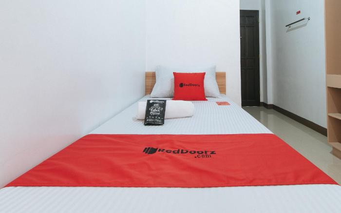 RedDoorz Near Iloilo International Airport