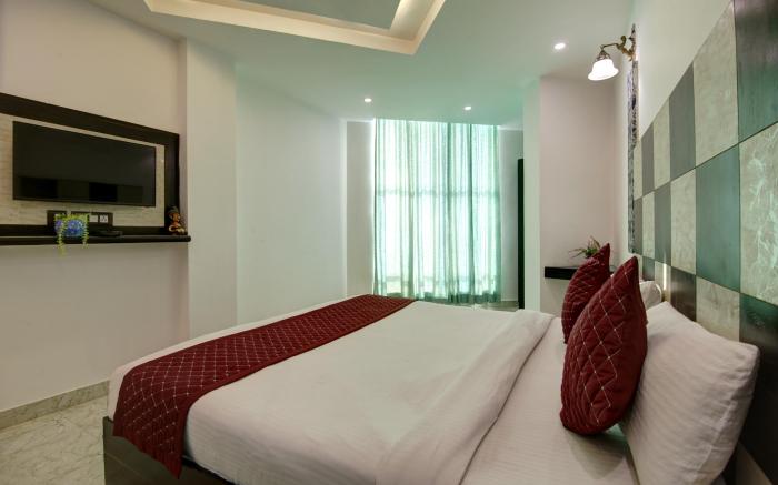 Hotel Silky Palace Near Delhi Airport