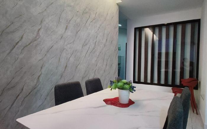 Family 15 Pax Corner Lot House / Free WiFi