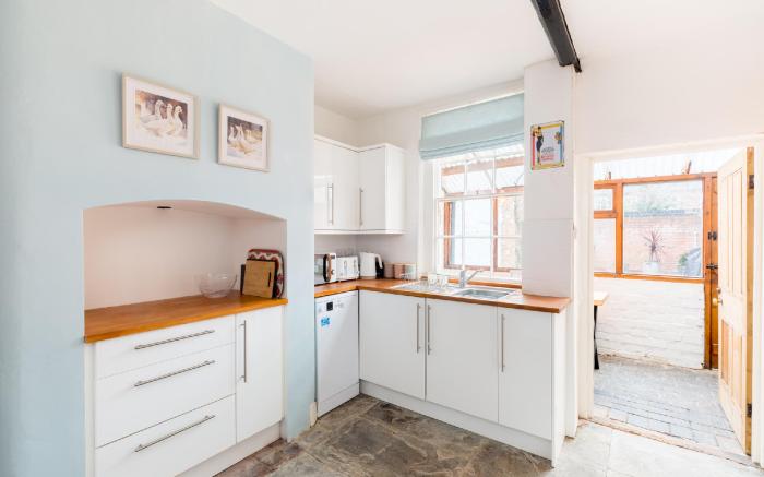 Shakespeare House, Free Parking, Town Centre Location