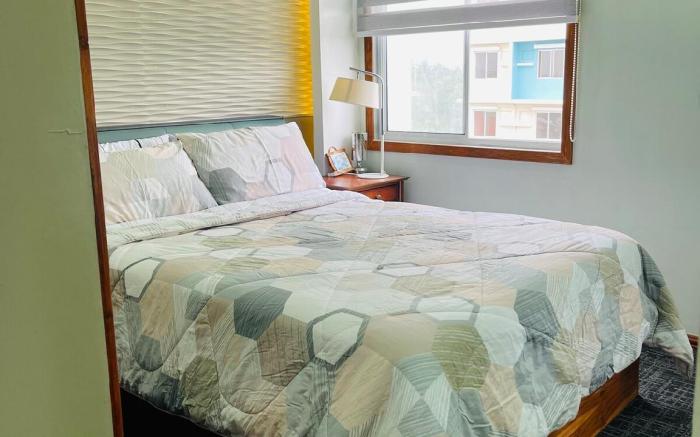 Fully-furnished 1 Bedroom condo with parking space