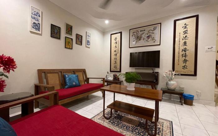 Baba & Charlie Home Stay (For 11 Pax)