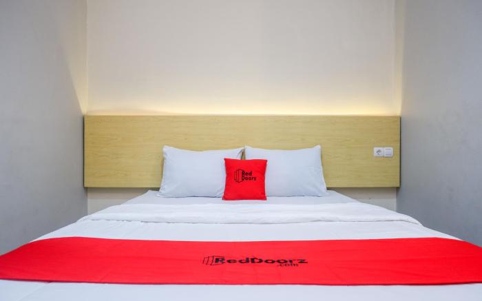 RedDoorz near Stasiun Batang