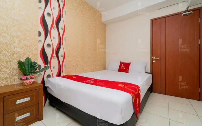 RedLiving Apartemen Green Lake View Ciputat Hanna Property Tower B