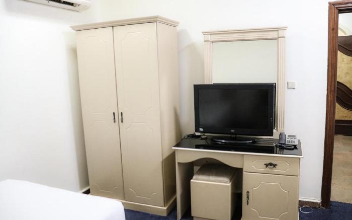 Al Farhan Hotel Suites (Exit 15)