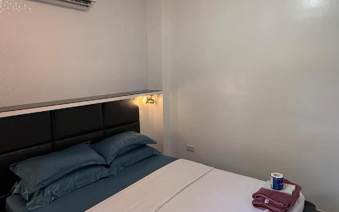 Logan/Sobis Apartment Room 1