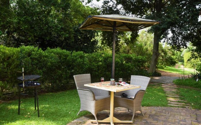 Charming Yellowwood cottage for 2 people in spacious garden