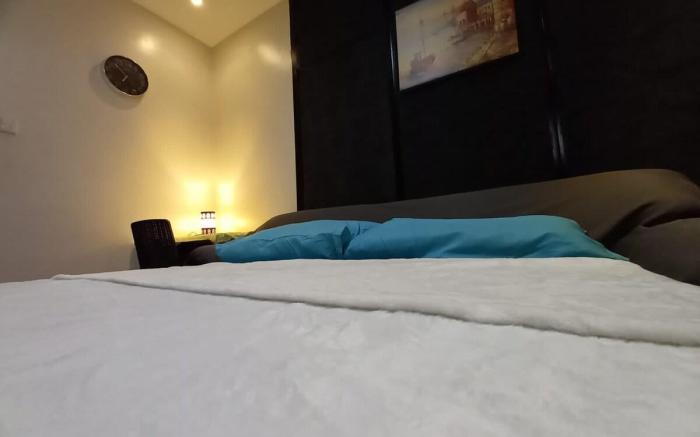 Adorable 1-Bedroom with hot shower and tub