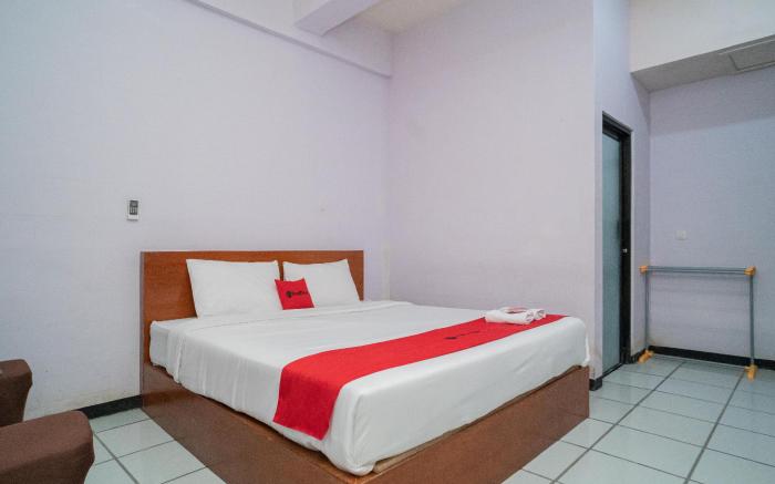 RedDoorz Plus Syariah @ Lotus Hotel Bojonegoro