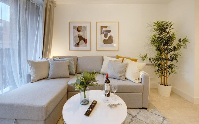 Lovely Flat in Kiln Close with Free Parking