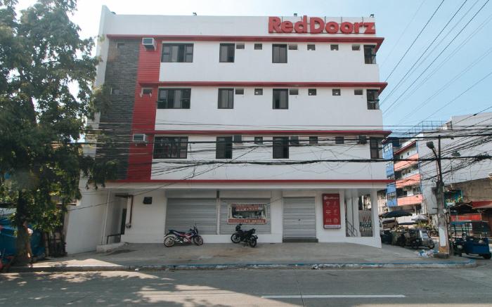 RedDoorz near UST Sampaloc Manila