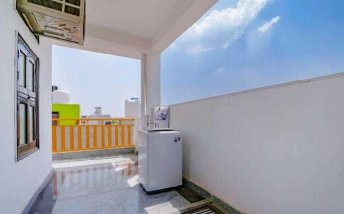 Hotel O POP Royal Guest House Near Omaxe Celebration Mall