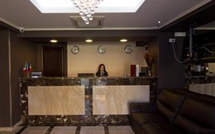 West Plaza Hotel