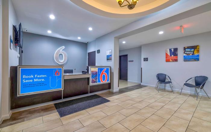 Motel 6 Texas City, TX - I-45 South
