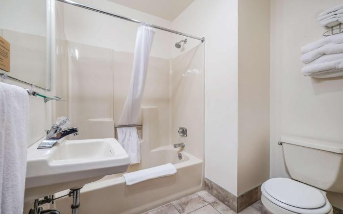 Americas Best Value Inn Marquette