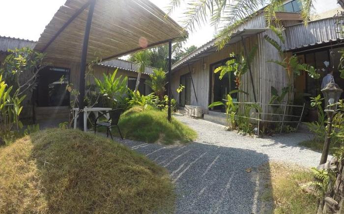 B Happy Resort