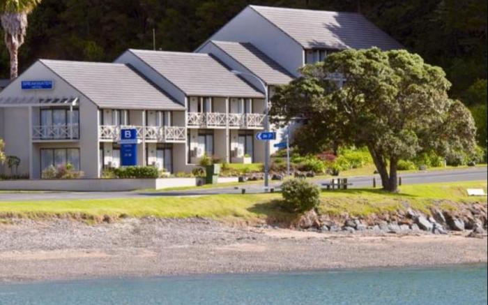 Breakwater Motel