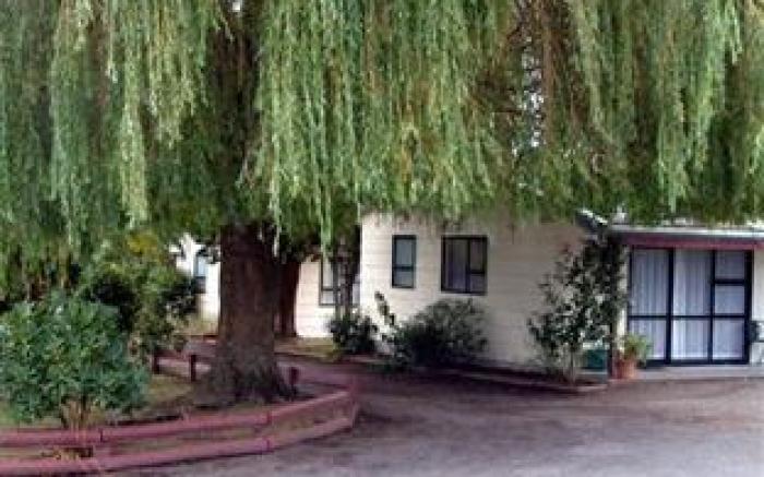 Camellia Court Family Motel