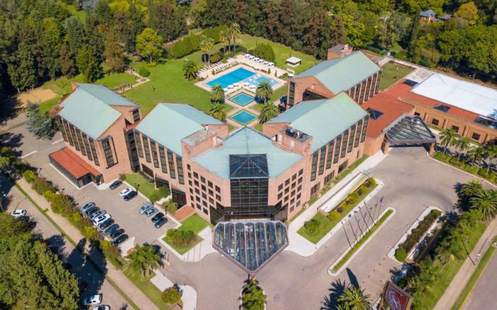 Sheraton Pilar Hotel & Convention Center