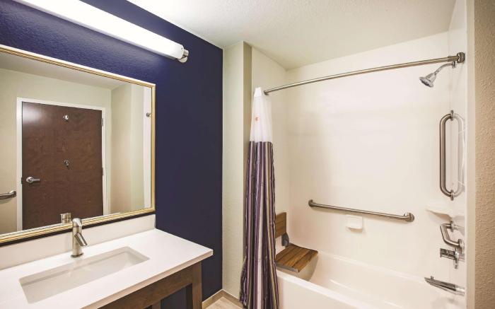 La Quinta Inn & Suites by Wyndham Wichita Northeast