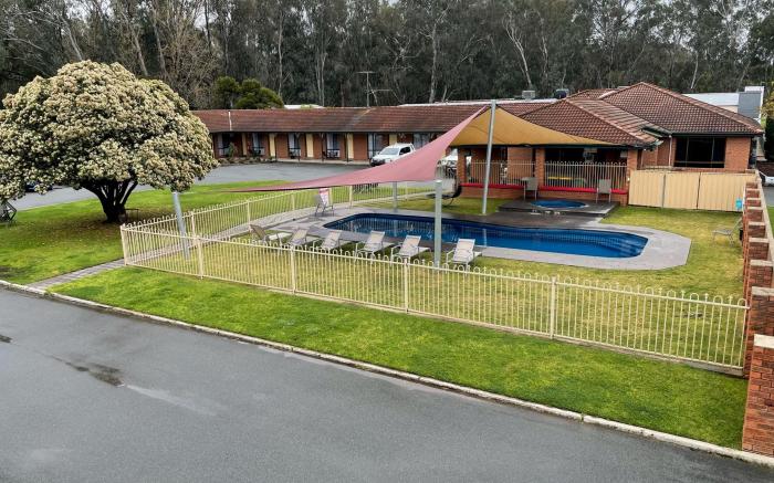 Advance Motel