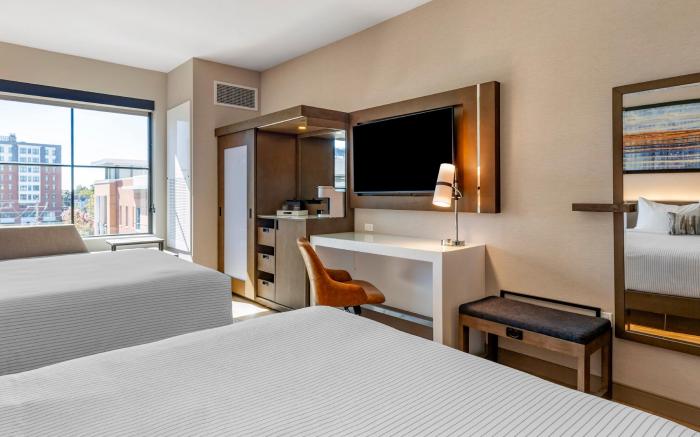 Cambria Hotel New Haven University Area 