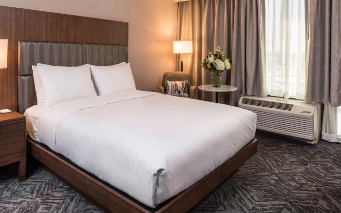 DoubleTree by Hilton Lafayette East