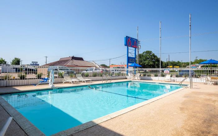 Motel 6 Bryan, TX - University Area