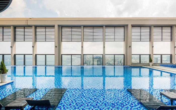 Beachfront Luxury Apartment - Rooftop pool - Da Nang