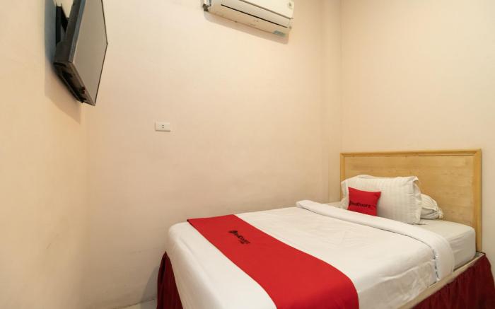RedDoorz @ Fella Homestay Medan