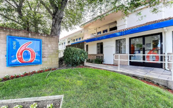Motel 6 Pinole, CA