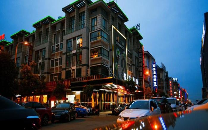 Yiwu Luckbear Hotel