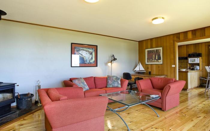2 Degrees of Separation Holiday House