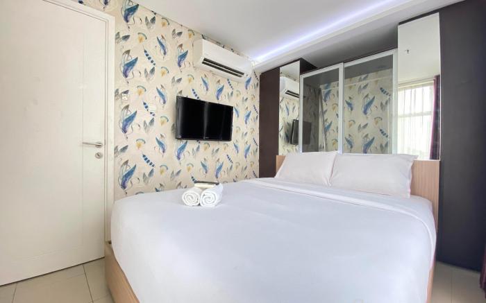 Wide 1BR Parahyangan Residence By Travelio