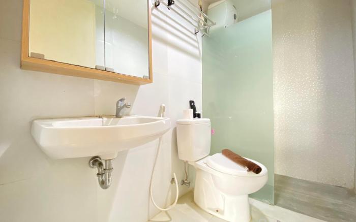 Wide 1BR Parahyangan Residence By Travelio