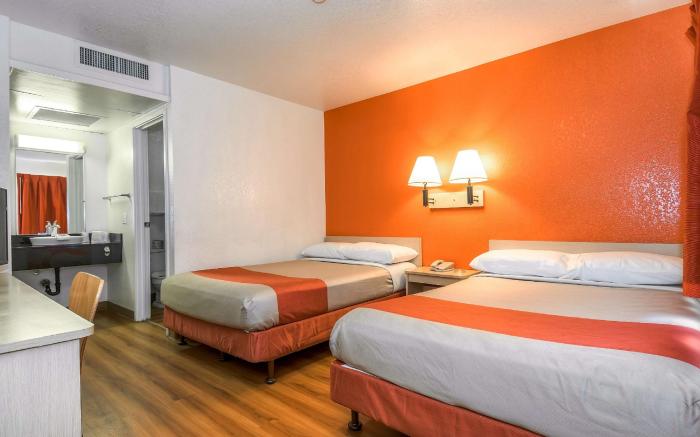 Motel 6 Corona, CA - Norco